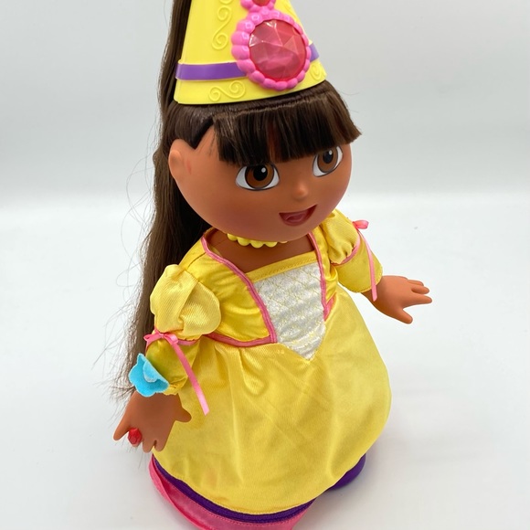 VINTAGE - DORA THE EXPLORER MAGIC HAIR FAIRYTALE TALKING/SINGING DOLL - Picture 8 of 9